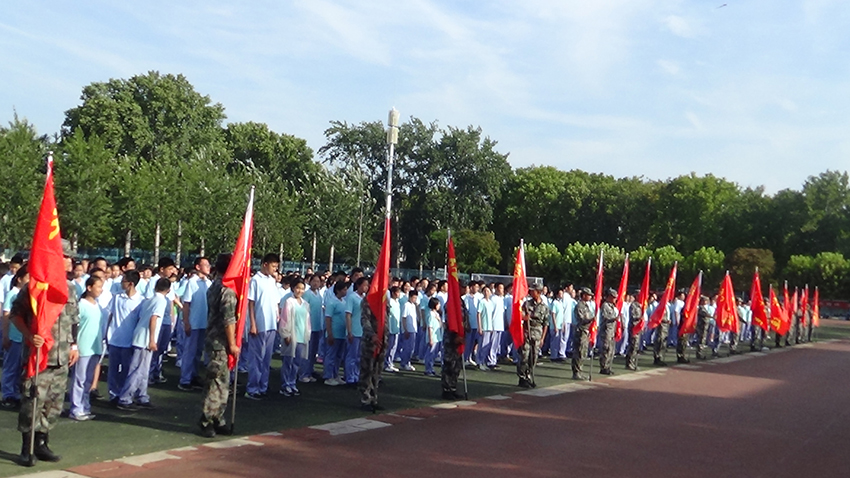 新生開學(xué)軍訓(xùn)--團(tuán)結(jié)的力量